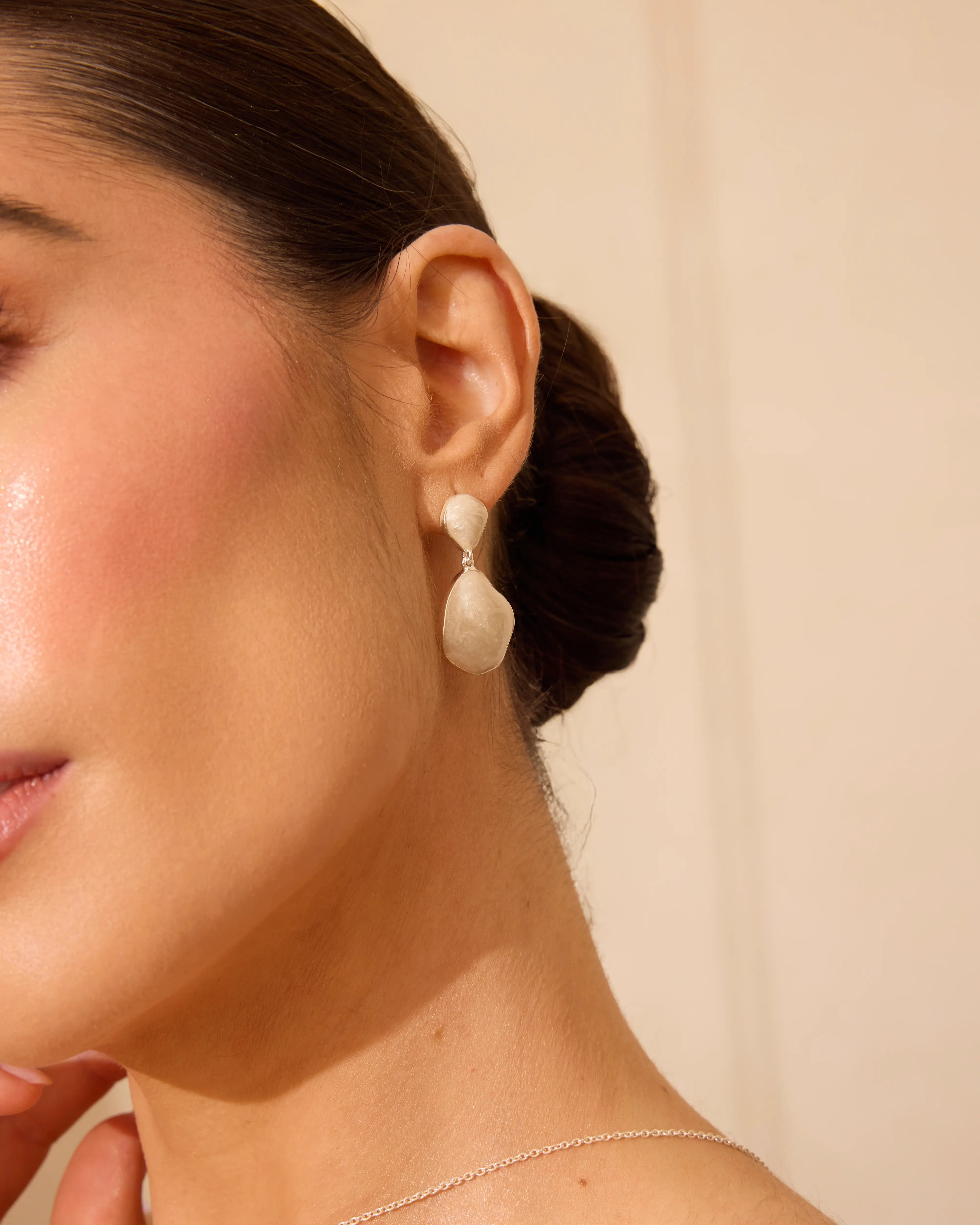 Everly Pearl Earrings (Silver)