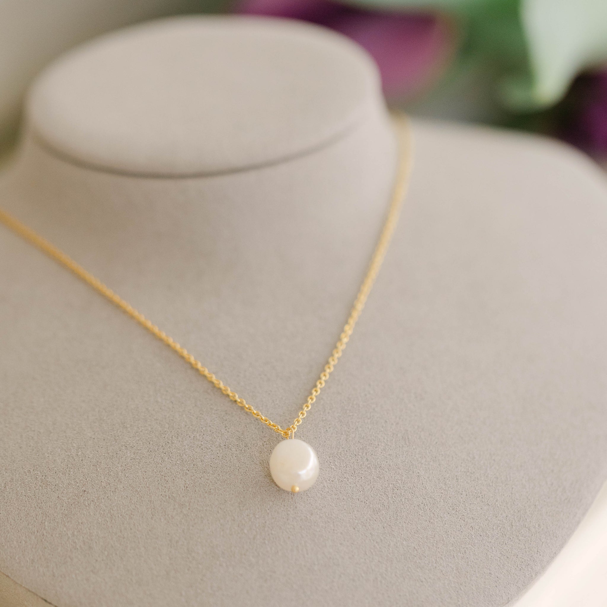 One and Only Pearl Necklace (Gold)