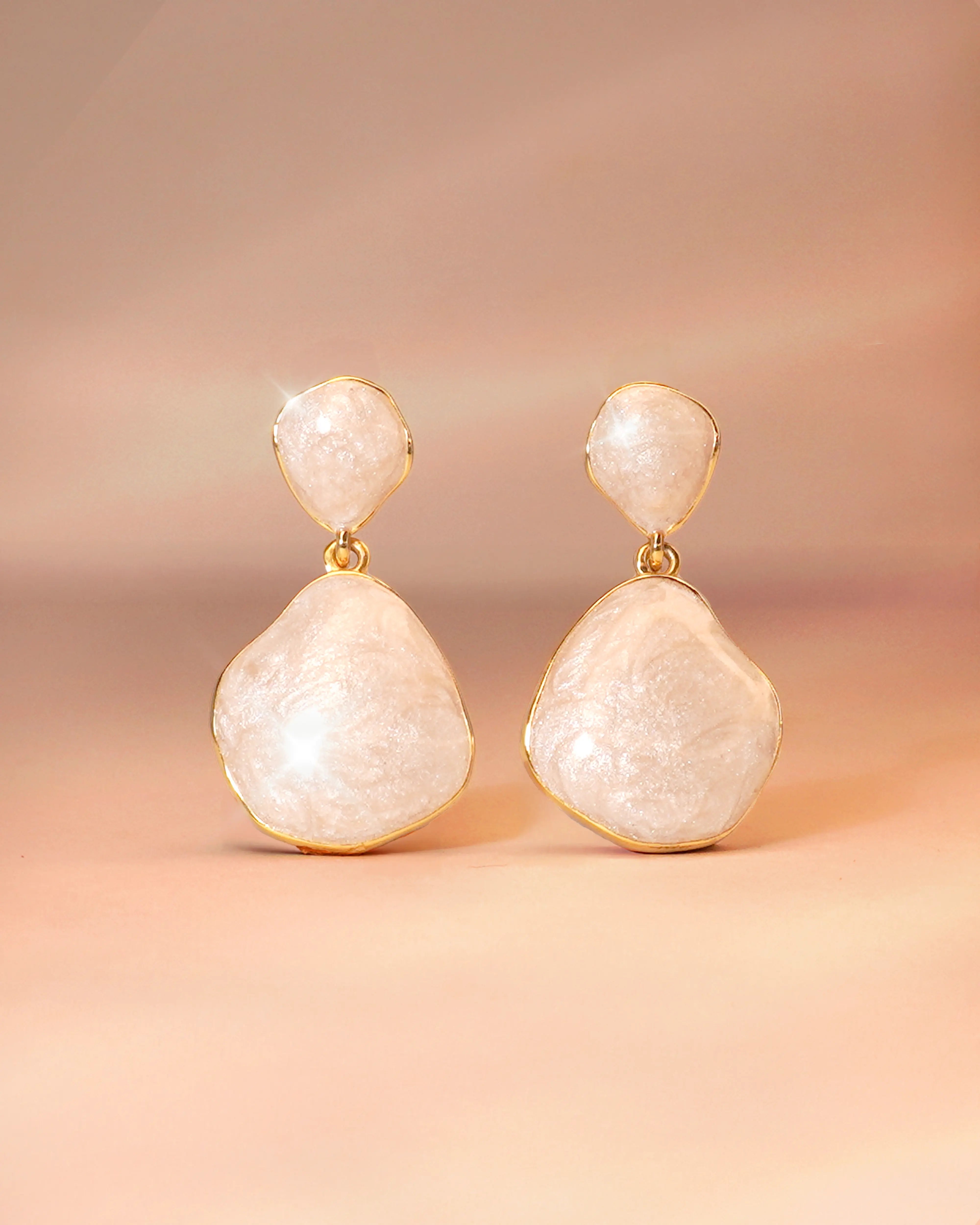 Everly Pearl Earrings (Gold)