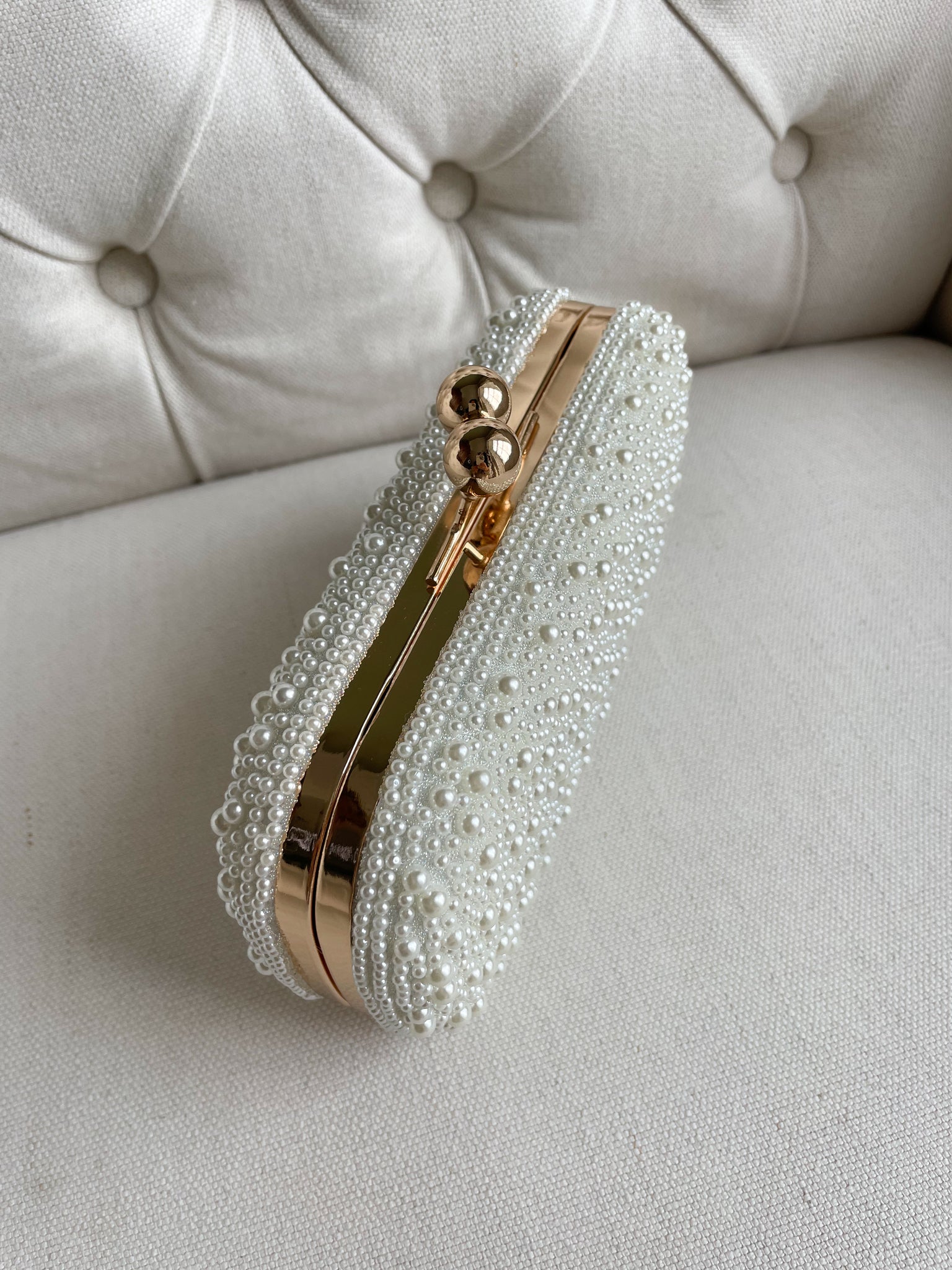 SWISNI Beautiful hand embroidery pearl oval clutch | Detachable Chain Sling  Strap | Ladies Purse Clutch Purse For Bridal, Casual, Party, Wedding,  Evening, Gift : Amazon.in: Fashion