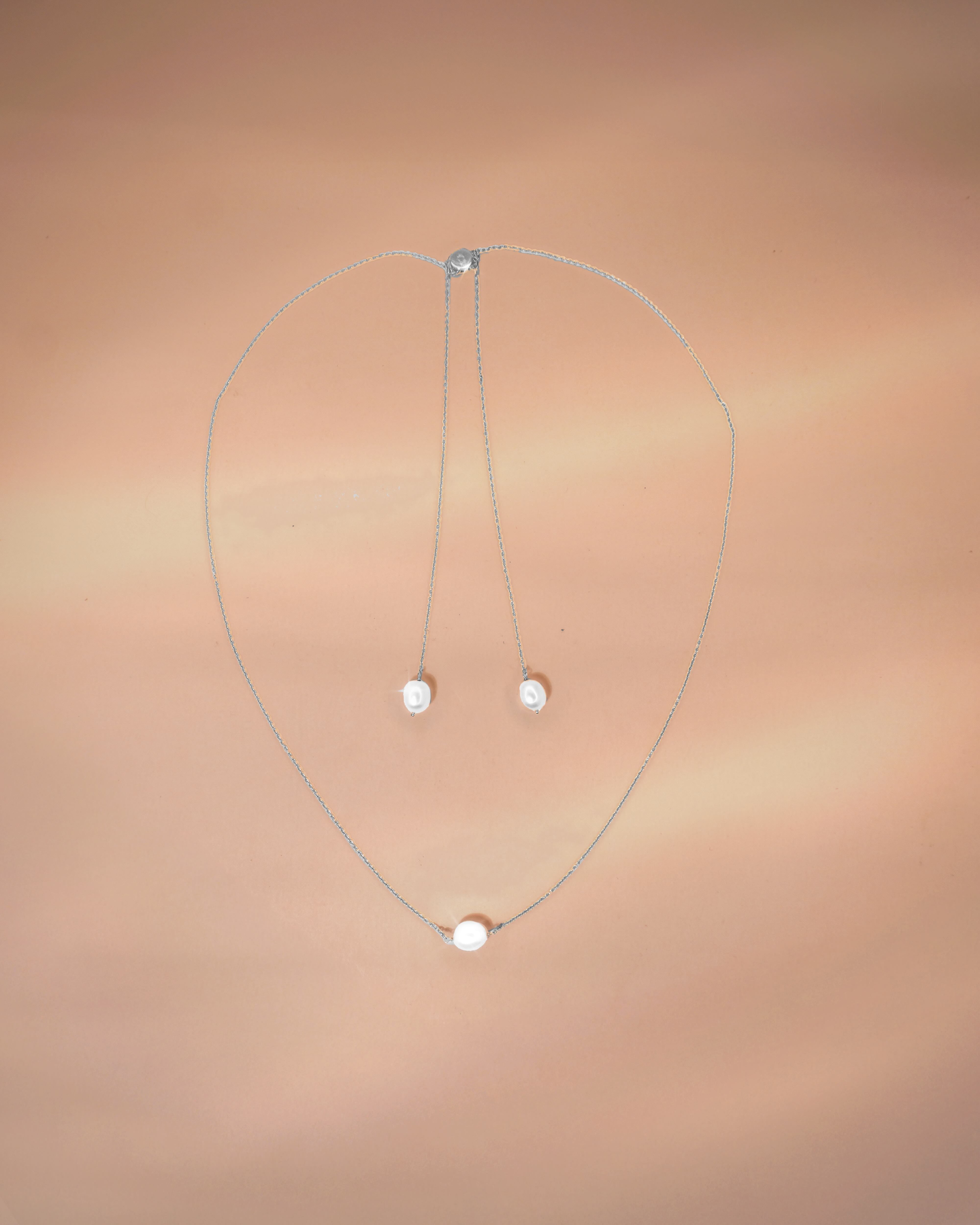 Pearl Back Necklace (Silver)