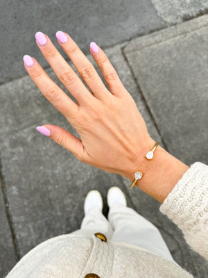 Pear Shaped Bangle (Gold)