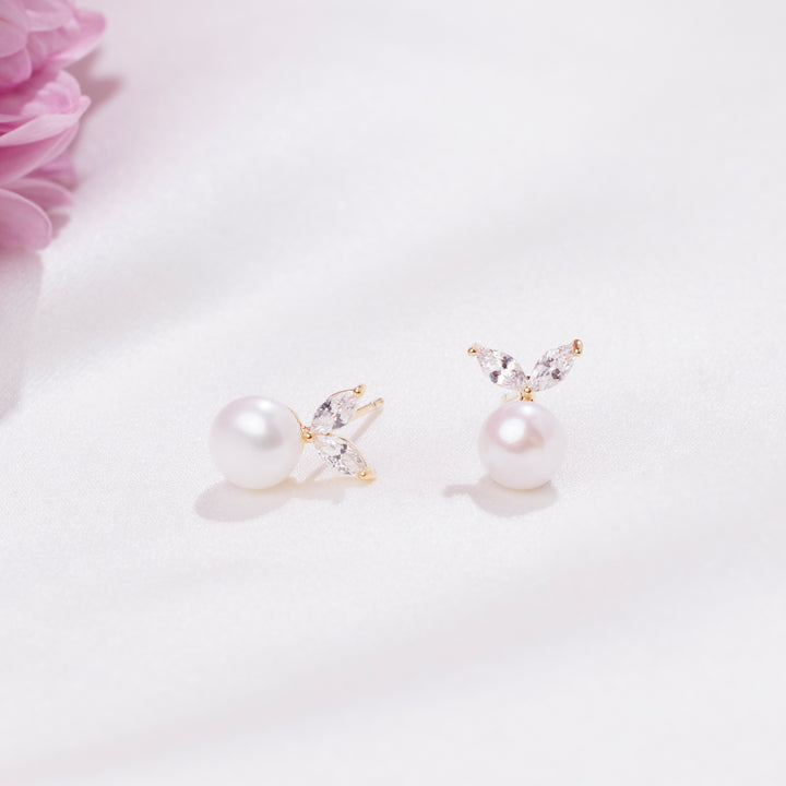 Luna Pearl Studs (Gold)