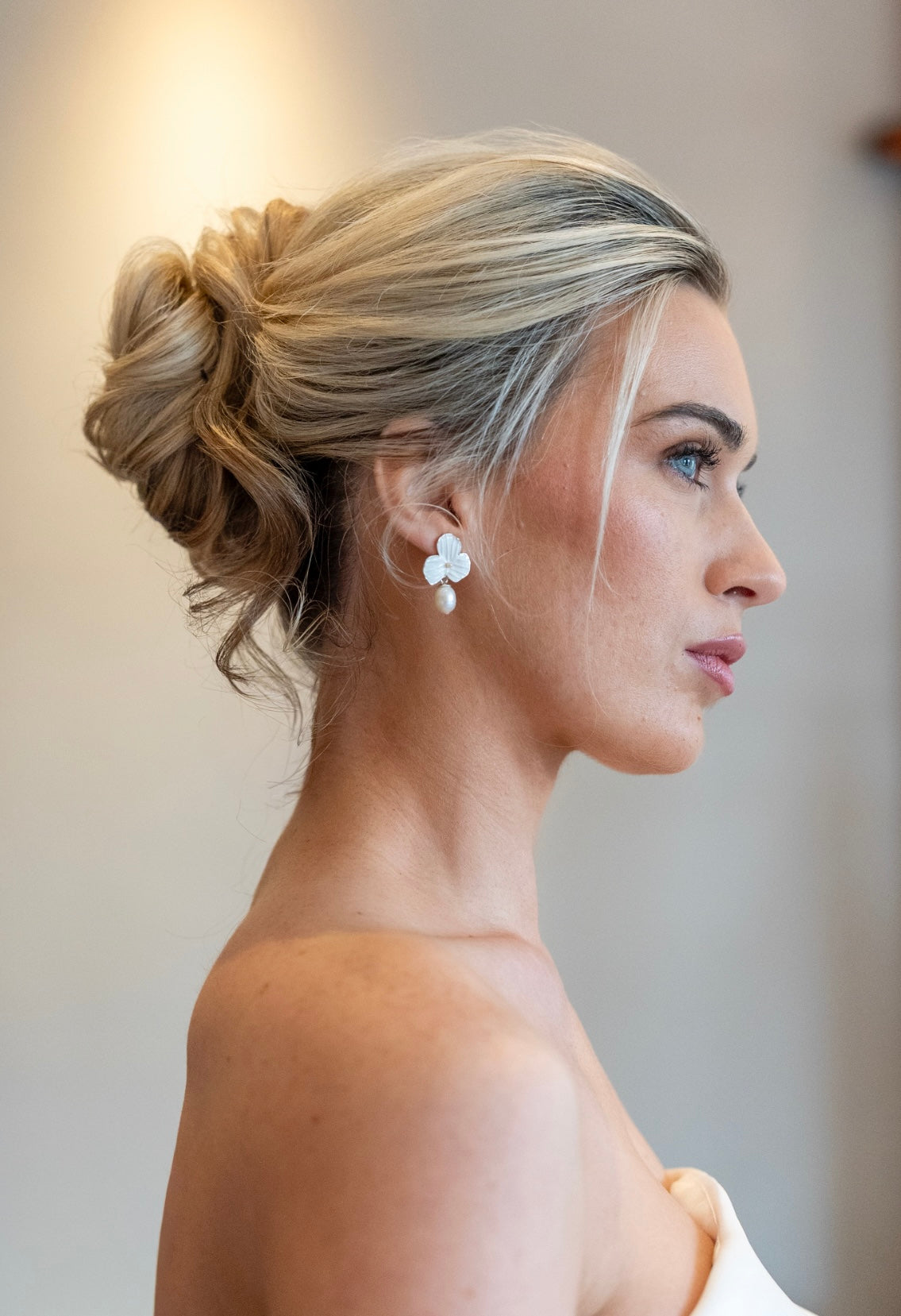 Bláithín Pearl Drop Clip On Earrings (Silver)