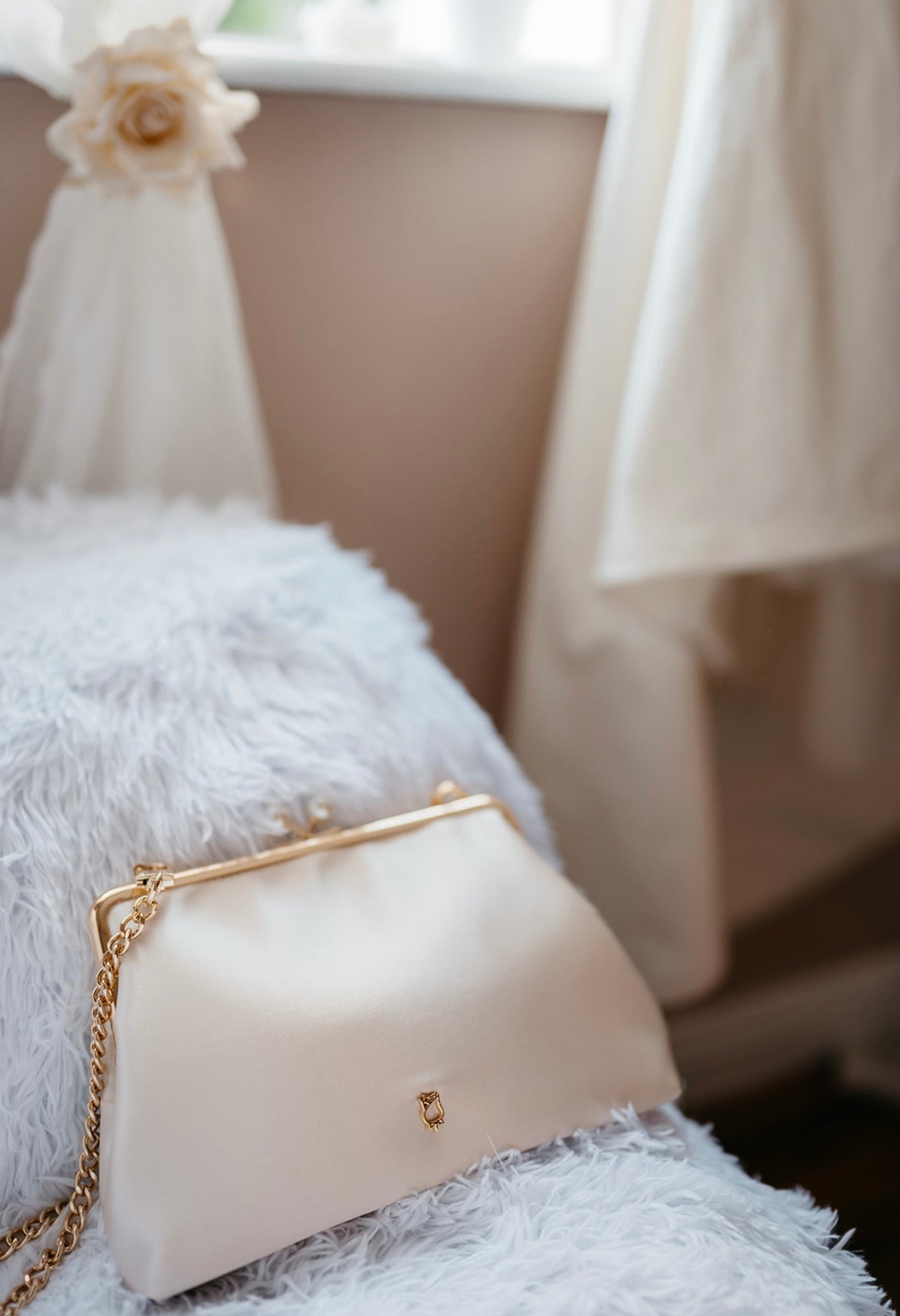 Satin Pearl Clutch Bag (Ivory)