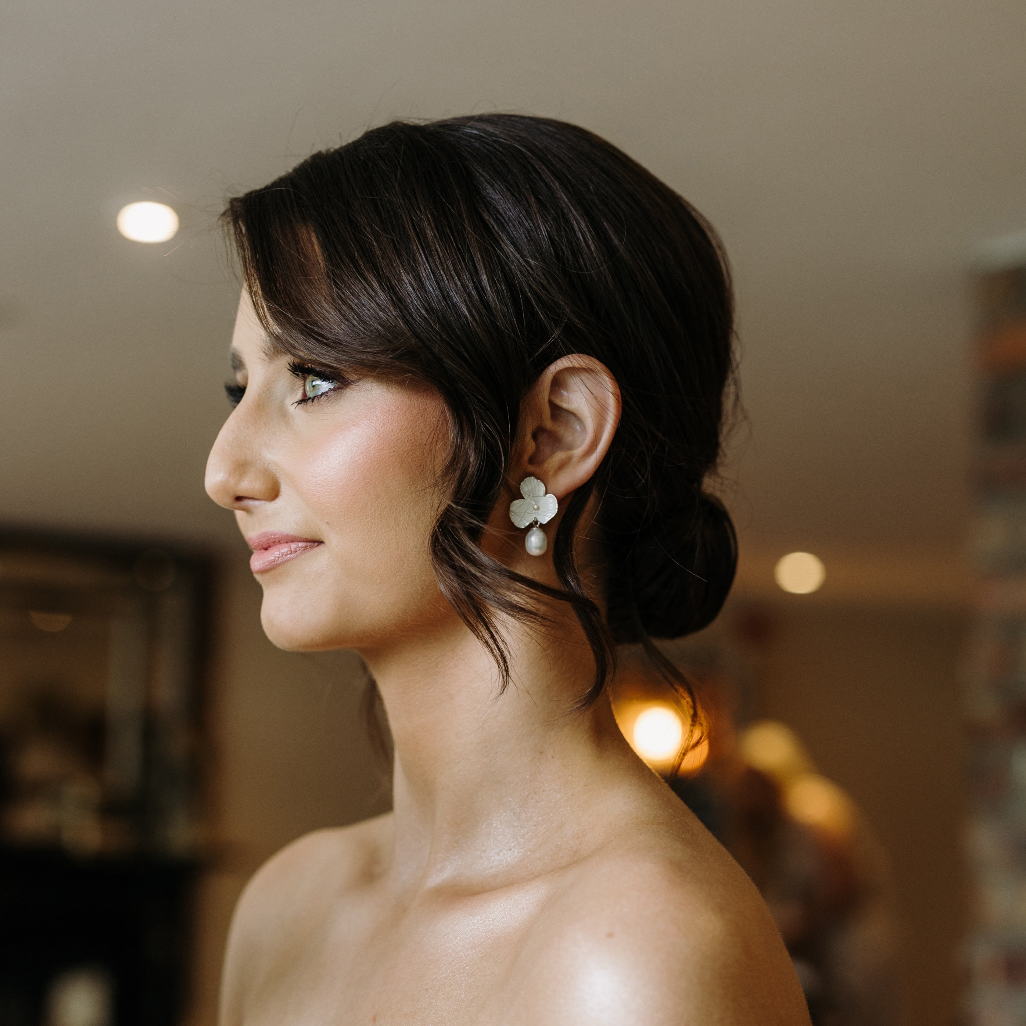 Bláithín Pearl Drop Clip On Earrings (Silver)