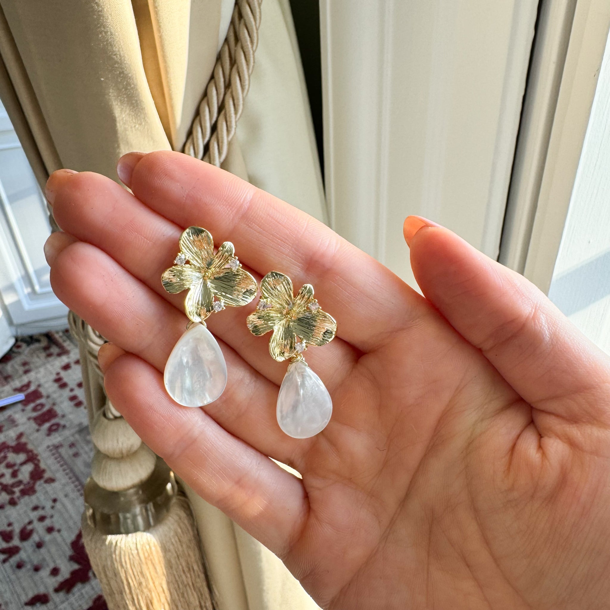 Flower Pearl Drop Earrings (Gold)