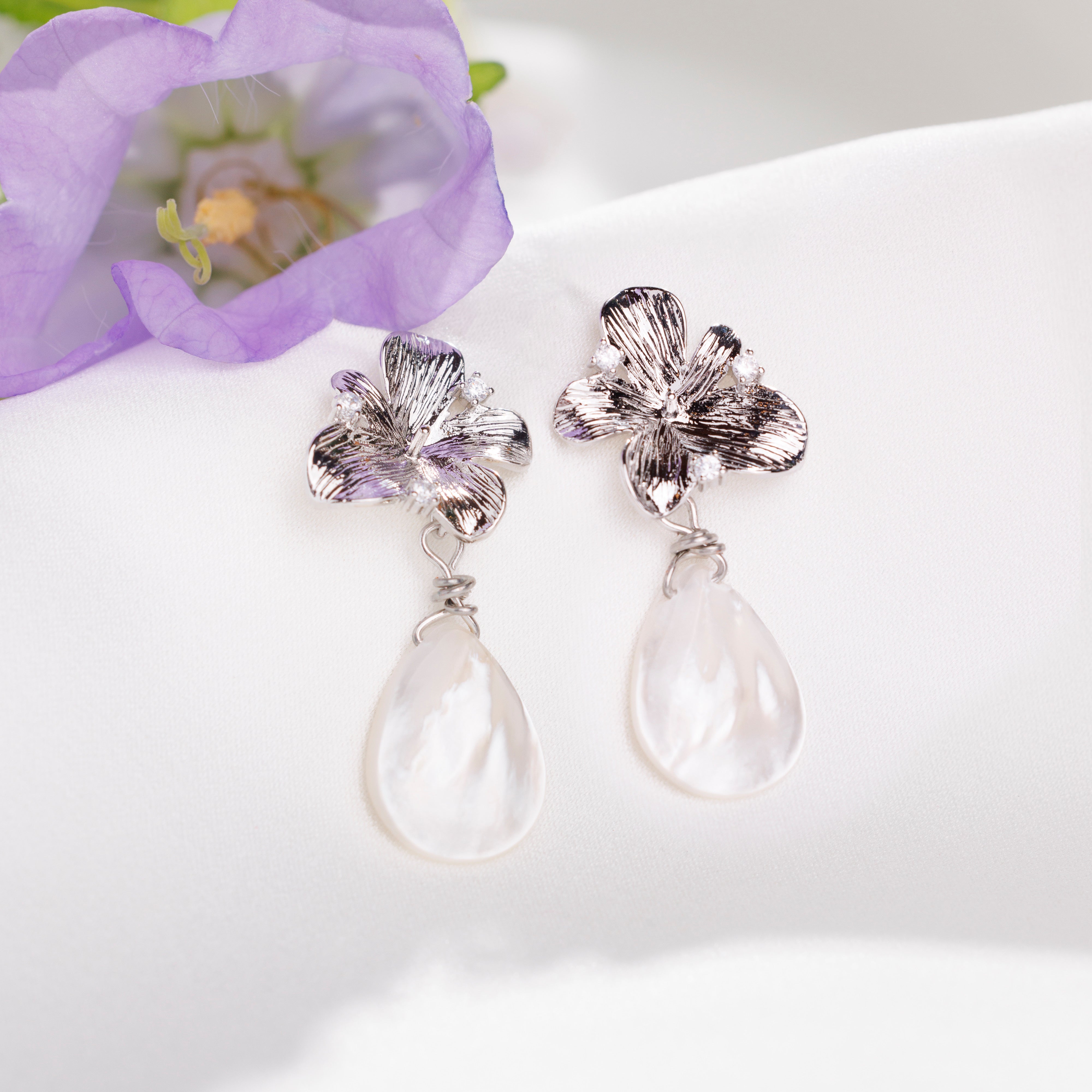 Flower Pearl Drop Earrings (Silver)