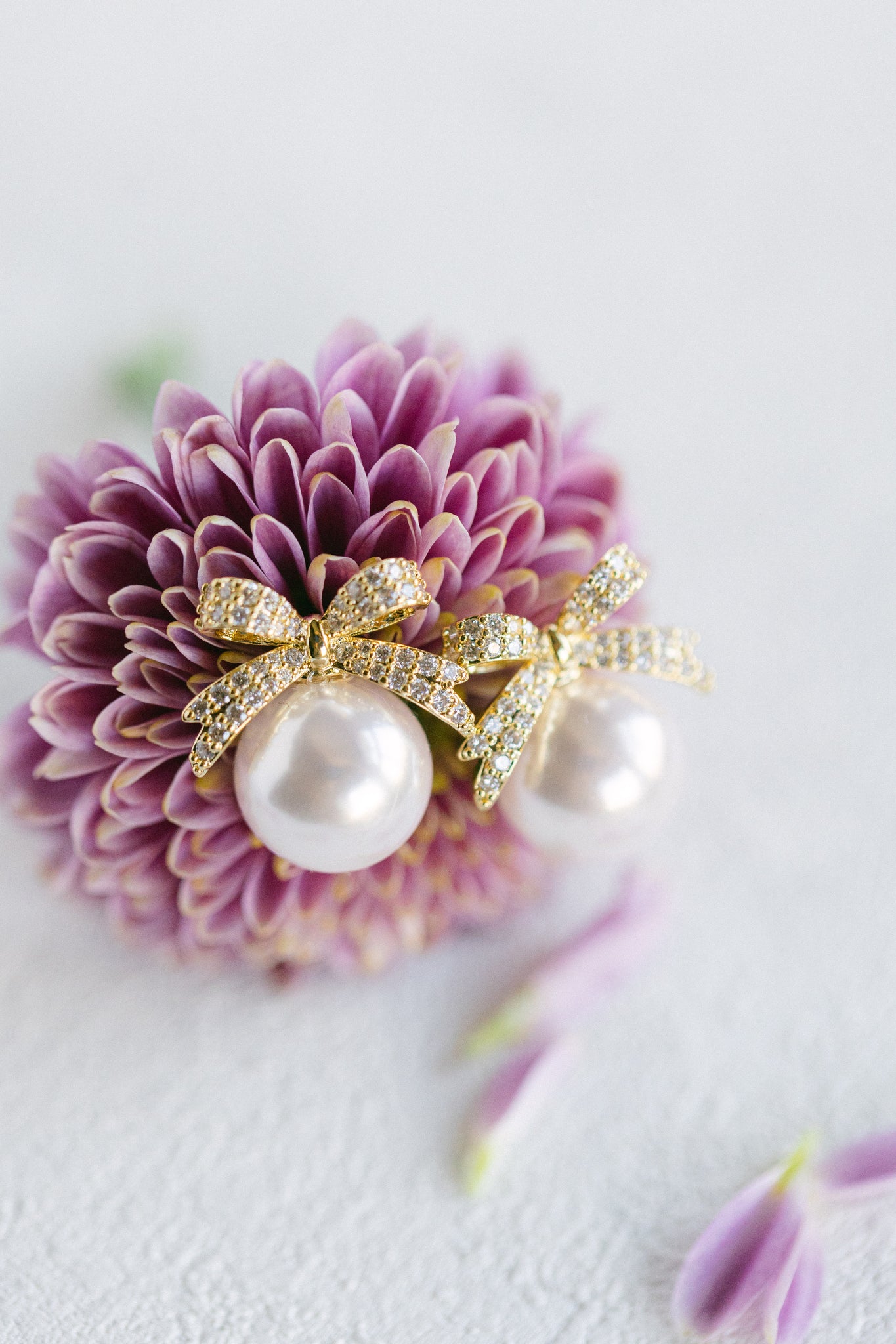 Bows and Pearls Studs - Gold