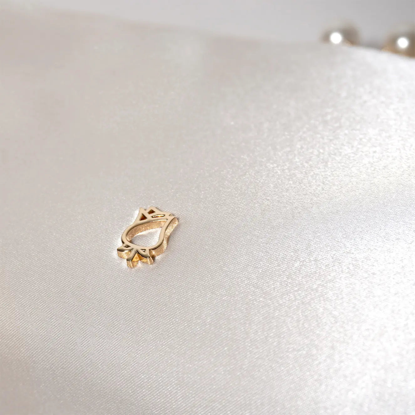 Satin Pearl Clutch Bag (Ivory)