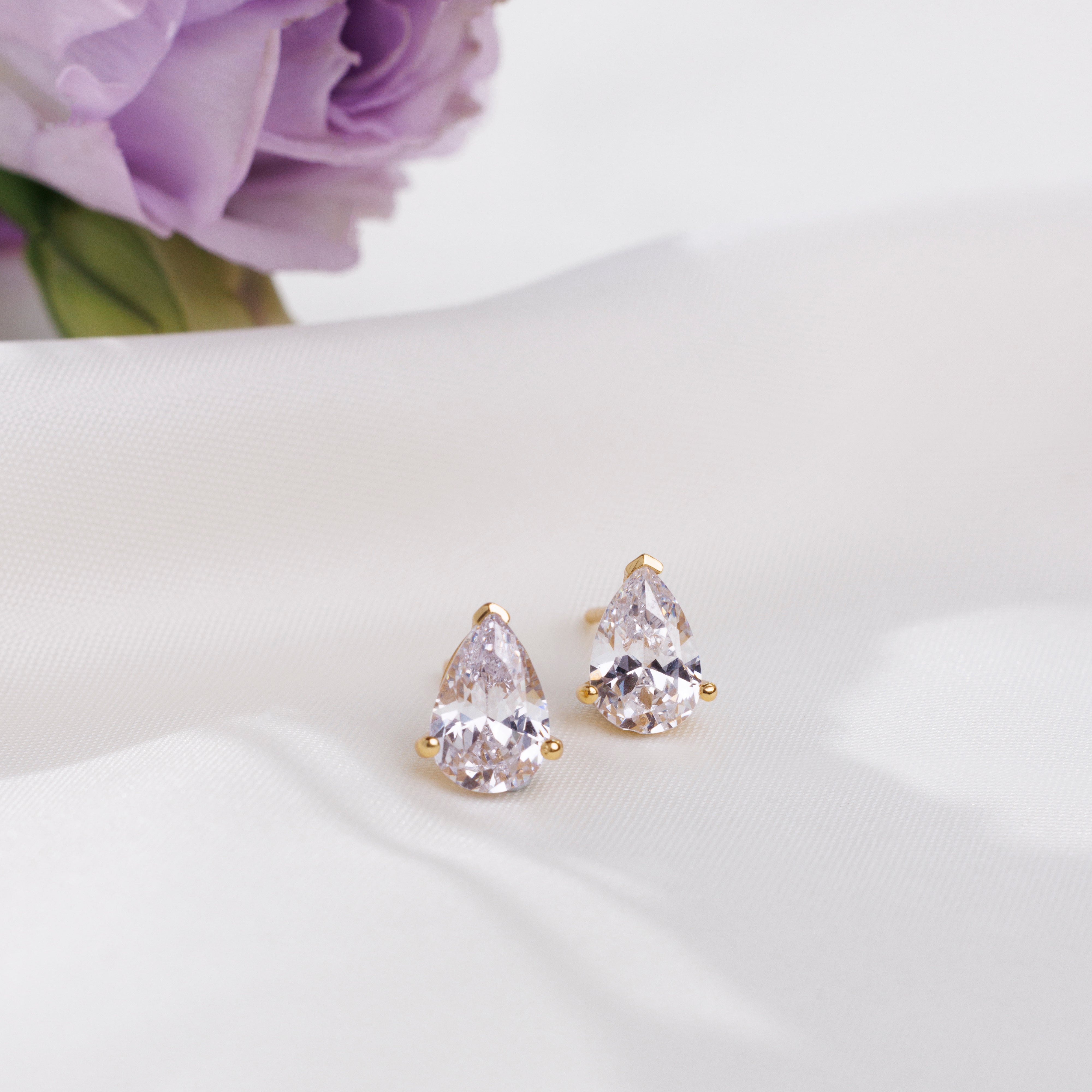 Pear Drop Studs (Gold)