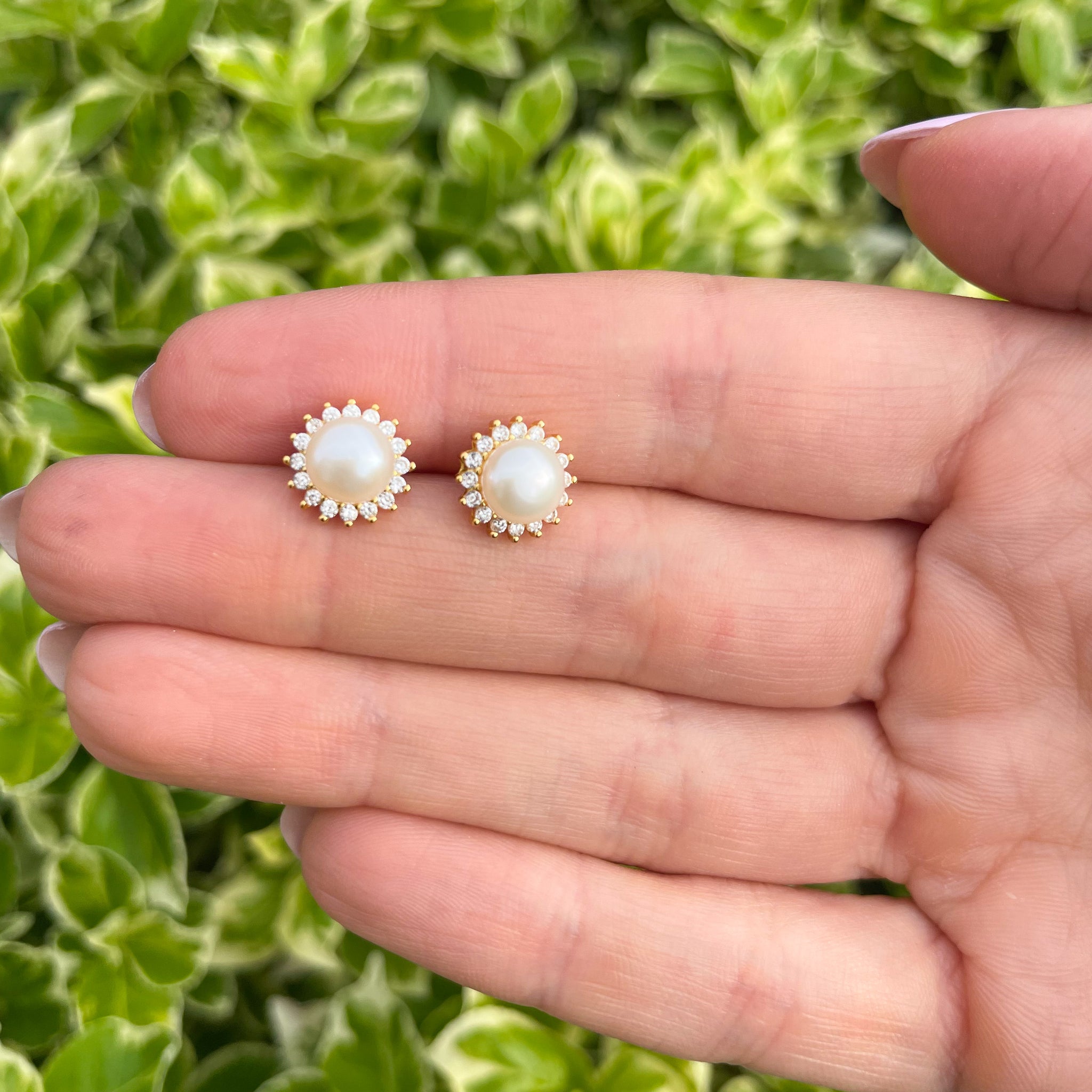 Button Pearl Stud (Gold)